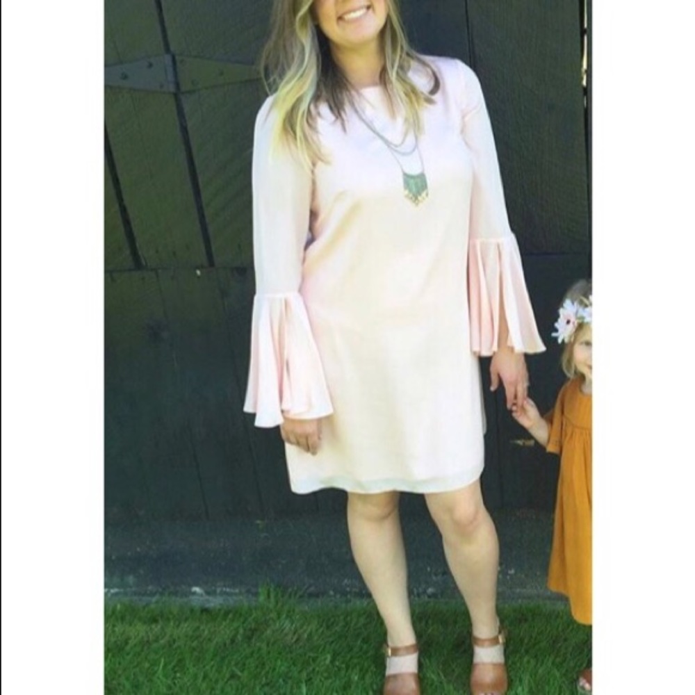 Gianni Bini flowy blush dress
